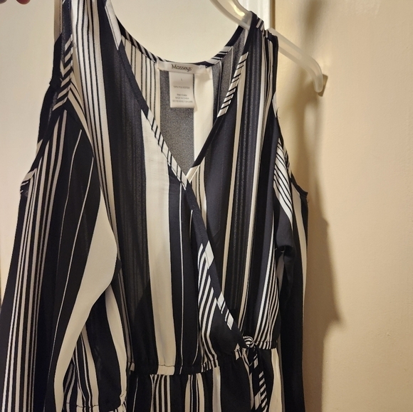 Black and white blouse - Picture 5 of 7